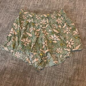 Green floral patterned aerie flowy shorts